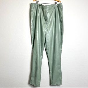 NWT Boohoo Women’s Size 20 Faux Leather Slim Straight Leg Trousers Sage Green